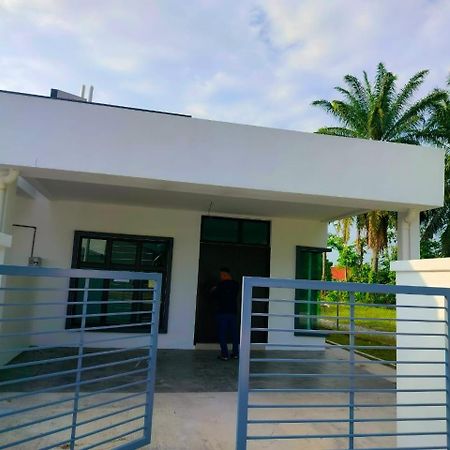 Aiman'S Rose Homestay Teluk Panglima Garang Εξωτερικό φωτογραφία