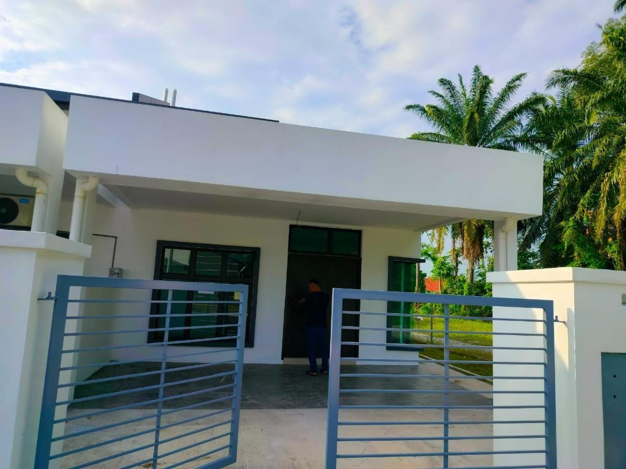 Aiman'S Rose Homestay Teluk Panglima Garang Εξωτερικό φωτογραφία